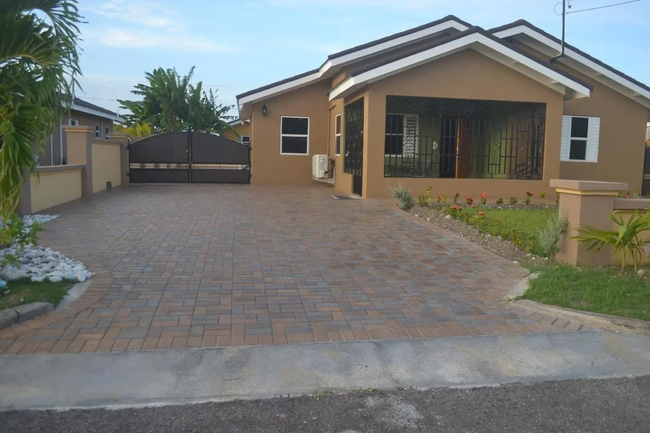 Holiday home The Royal Escape Home Ocho Rios